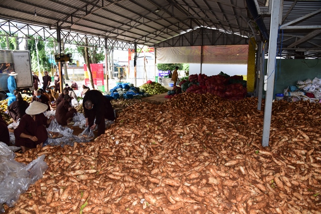 Chùa Hoằng Pháp: Tiếp tục hỗ trợ người dân khó khăn trong đại dịch Covid (đợt 8)